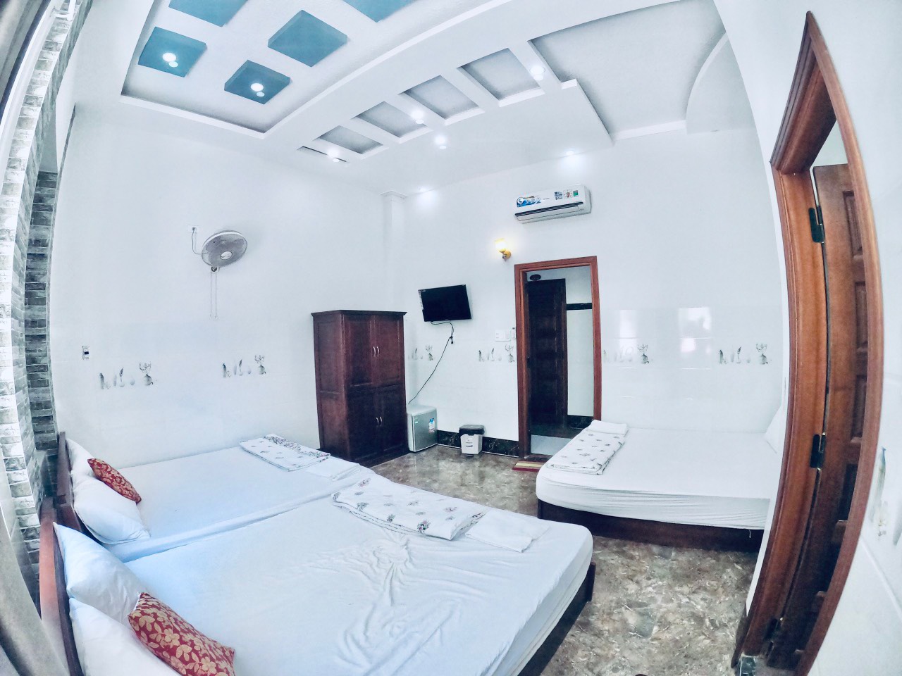Du khách nghỉ lại ở khách sạn